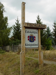 DSC00146 Tiszadada Welcome Sign