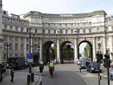 P1000628 An Entrance To Buckingham Palace