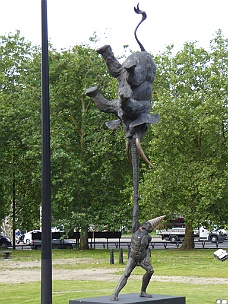 P1000636 Statue Near Buckingham Palace