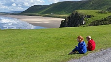 20160714_055800 The Kids Look Over The Ocean