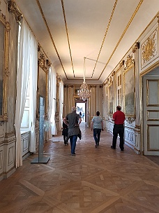 20180923_145444 We Stroll Down The Hallway