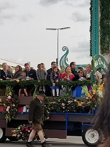 20180922_112706 Parade