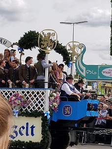 20180922_113048 Parade