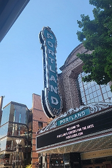 20240808_100333 Iconic Broadway Portland Sign