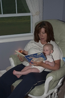 CRW_7920 Reading To Mommy