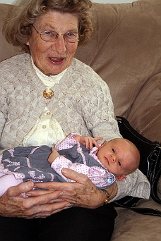 20090308_9041 Grandma Tyler Meets Emily