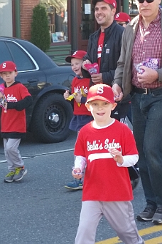 20160430_091111 Throwing Candy In Parade